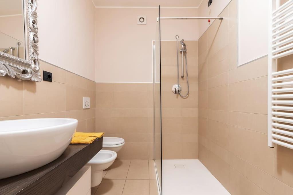 Bezzi Flexyrent A.C. Wifi Appartement Milaan Buitenkant foto